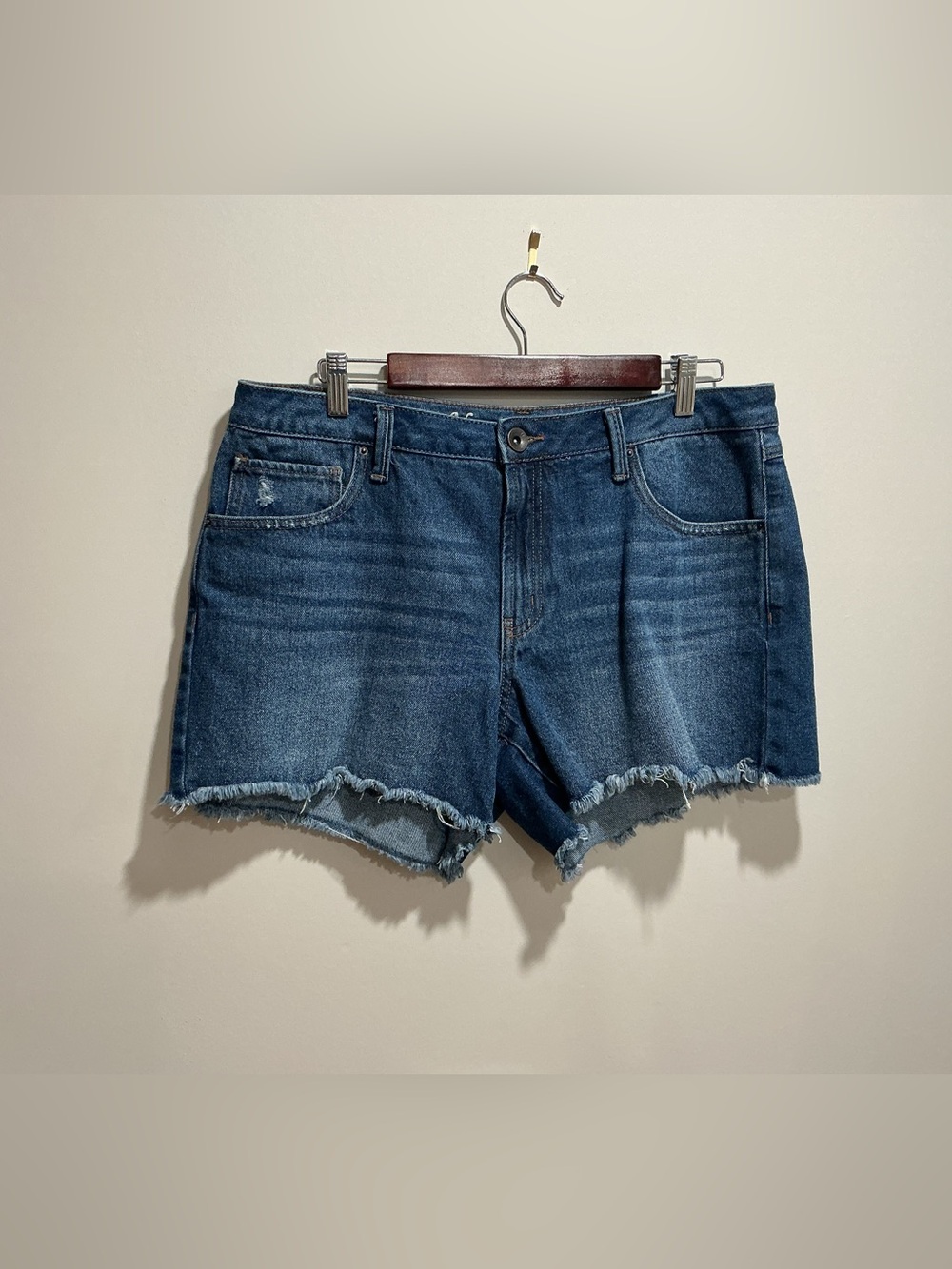 Natural reflections relaxed fit cut off denim shorts size 12 with raw hem